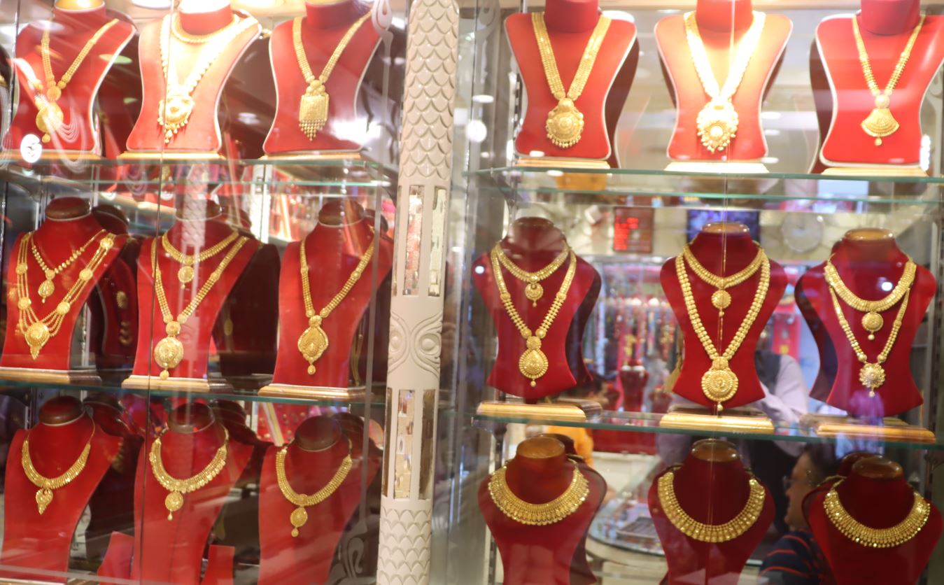 घट्यो सुनचाँदीको मूल्य