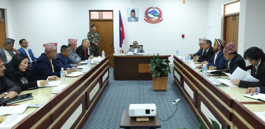 प्रधानमन्त्री सुशीला कार्की र दुर्गा प्रसाईँबीच सिंहदरबारमा छलफल