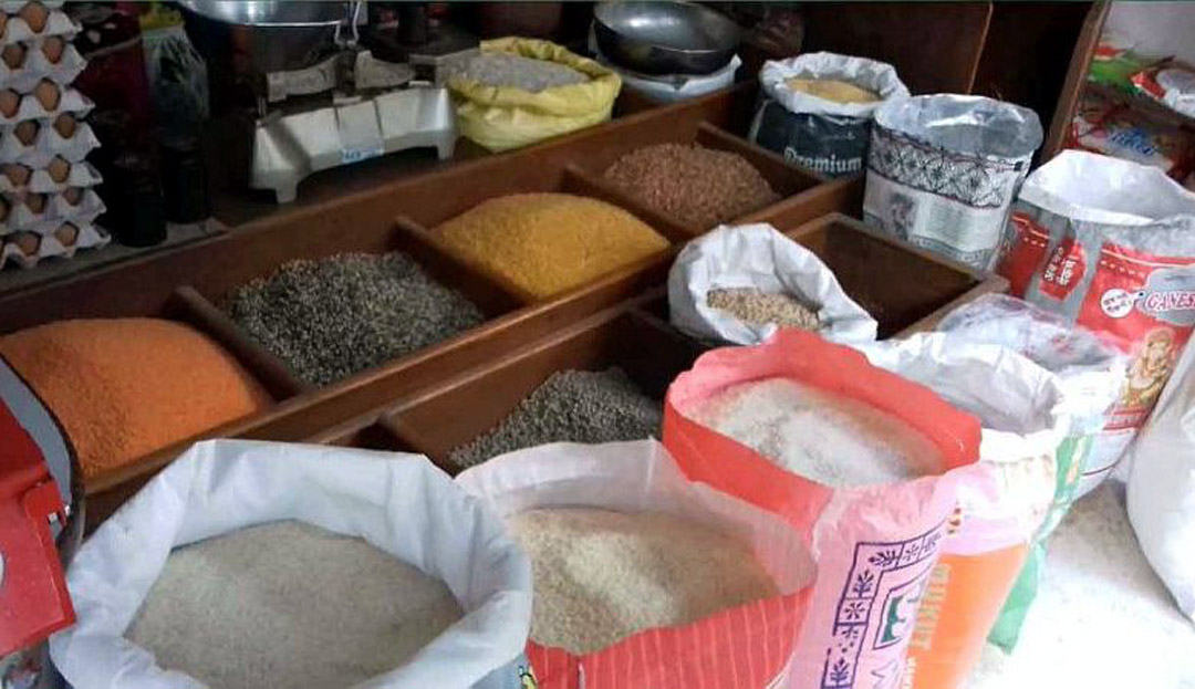 बजारमा अस्वाभाविक मूल्यवृद्धिः भान्सा चलाउनै धौ–धौ, सरकारको निर्देशन ’कागलाई बेल पाक्यो’