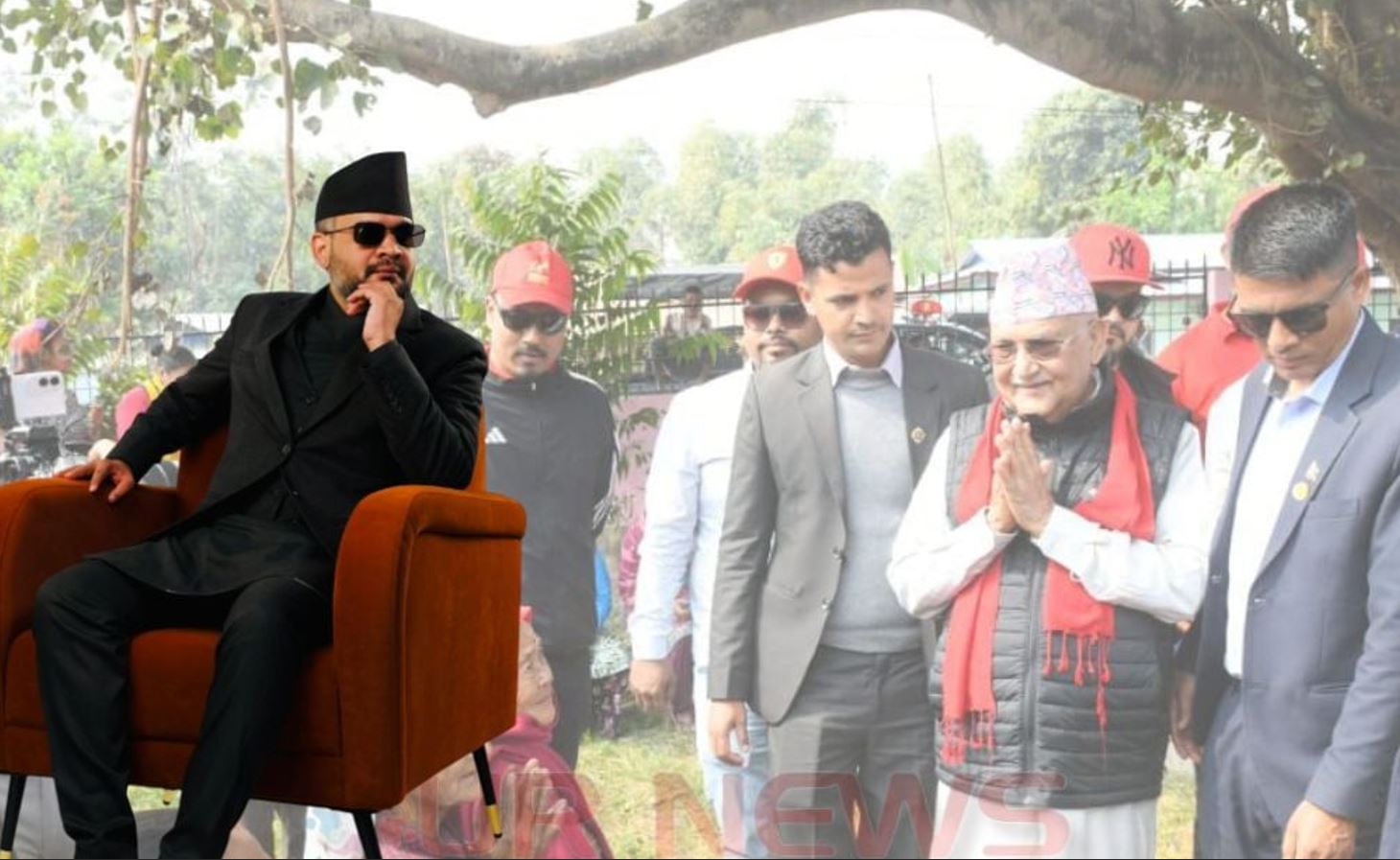 बालेनको उम्मेदवारीले दबाबमा परेका ओली वर्षौंपछि मतदाताको दैलोमा