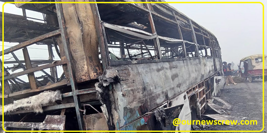 गुडिरहेको बसमा अचानक आगलागी, बस पूर्णरुपमा नष्ट