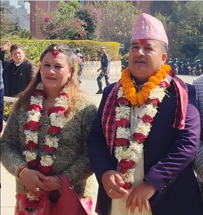 महेश बस्नेत पत्नीको चिन्ता : श्रीमानले हार्ने पो हुन् कि ?