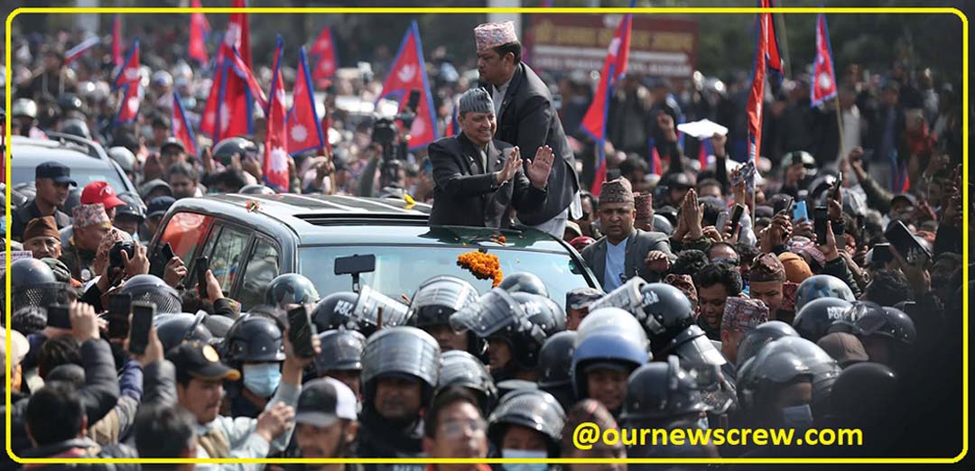 ‘नारा कि नयाँ संकेत ? काठमाडौंमा गुञ्जियो ‘राजा आऊ, देश बचाऊ’, फेरि तात्यो राजसंस्थाको बहस’