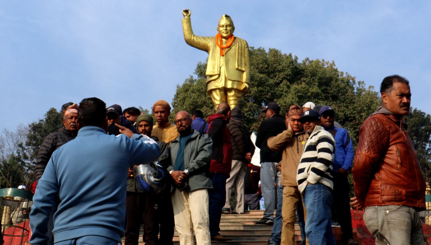 आज प्रजातन्त्र दिवस, थानकोटस्थित त्रिभुवनको शालिकमा माल्यापर्ण
