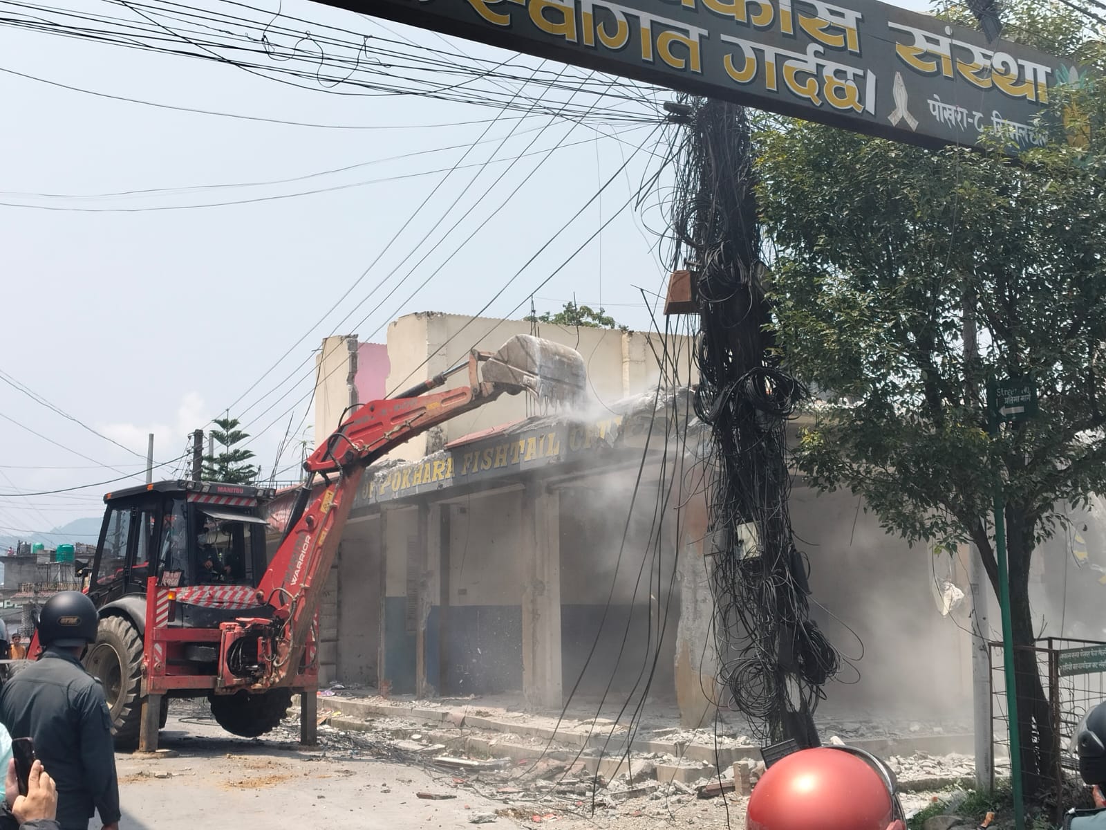 फिर्केखोलामा महानगरको डोजर अभियान सुरु, अतिक्रमित संरचना हटाइँदै