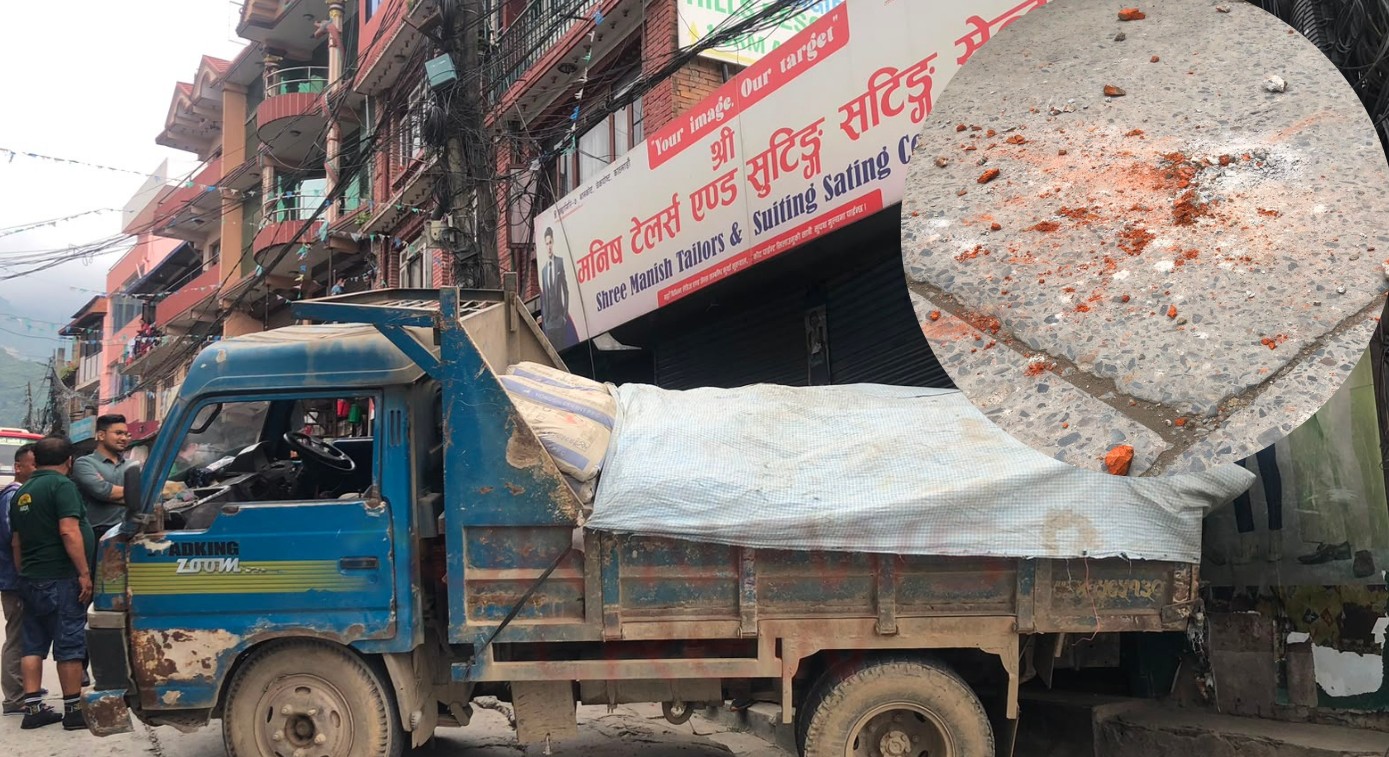 चेकपोष्टमा मिनी ट्रक दुर्घटना, चालकको सतर्कताले ठूलो क्षति हुनबाट जोगियो