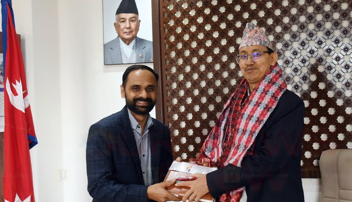 नवनियुक्त मुख्यसचिव गोविन्दबहादुर कार्कीद्वारा पदबहाली, प्रवक्ता अर्यालद्वारा स्वागत