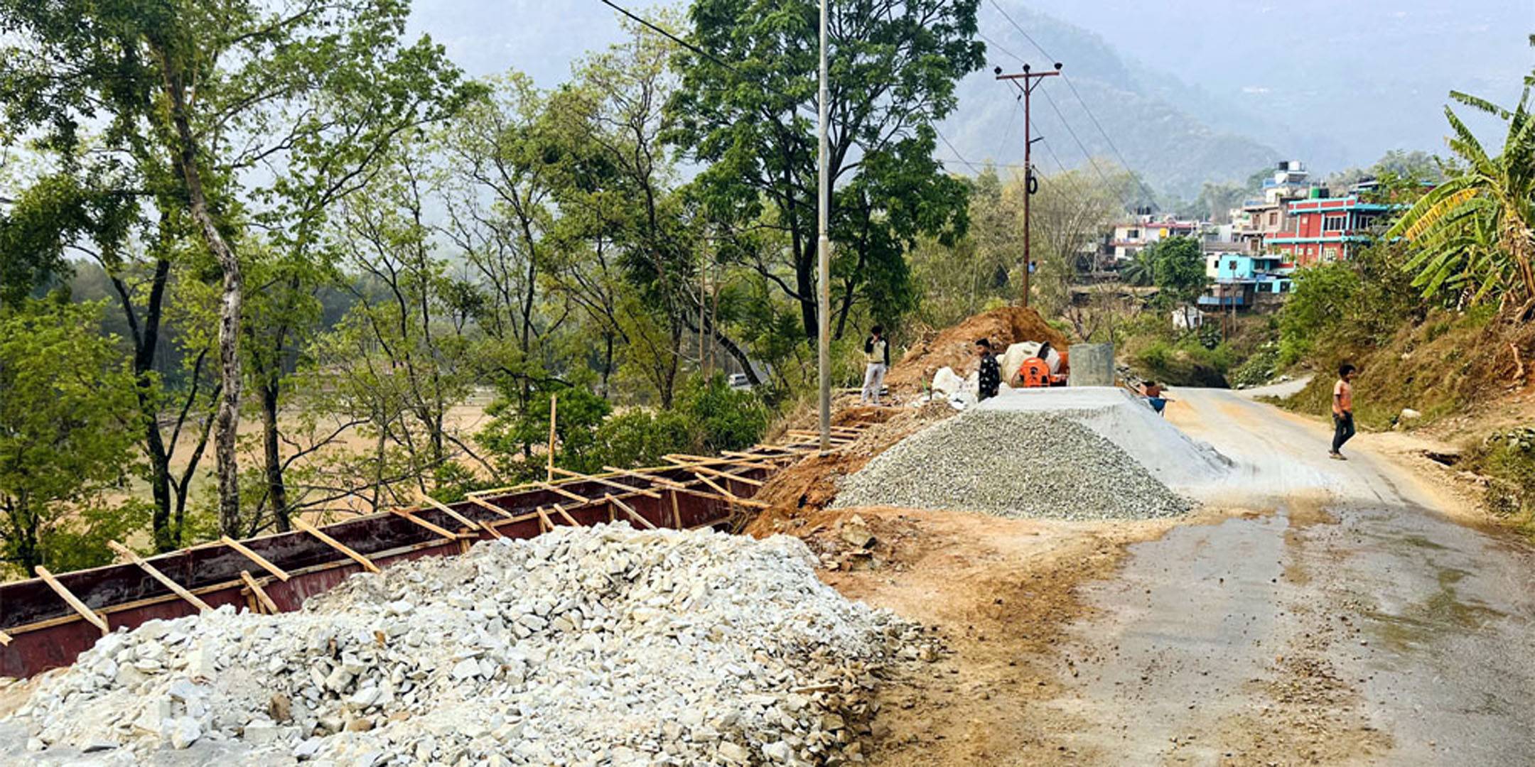 दुई किलोमिटर सडक कालोपत्र गर्न दुई पटक म्याद थप