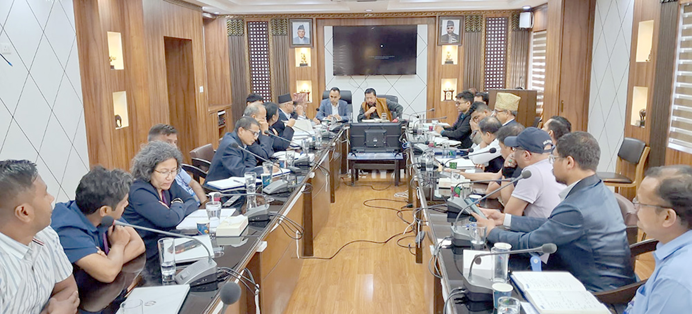 उपत्यकाका अव्यवस्थित तार साउन दोस्रो साताभित्र व्यवस्थापन गर्न निर्देशन