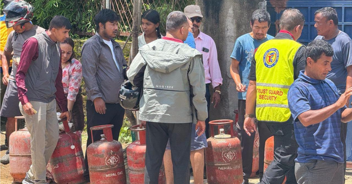 एलपीजी ग्यासको अभावले उपभोक्ता सास्तीमा, निगम भने भन्छ– अभाव छैन