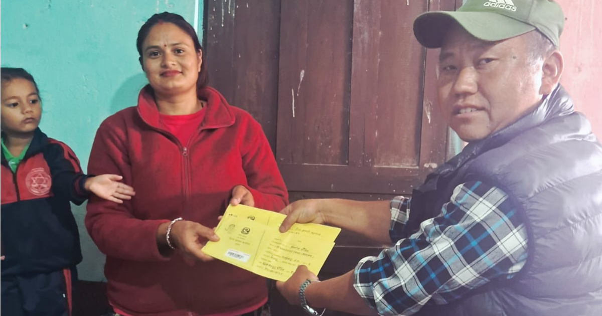 धनकुटामा १६६ जनालाई घरमै राहदानी वितरण