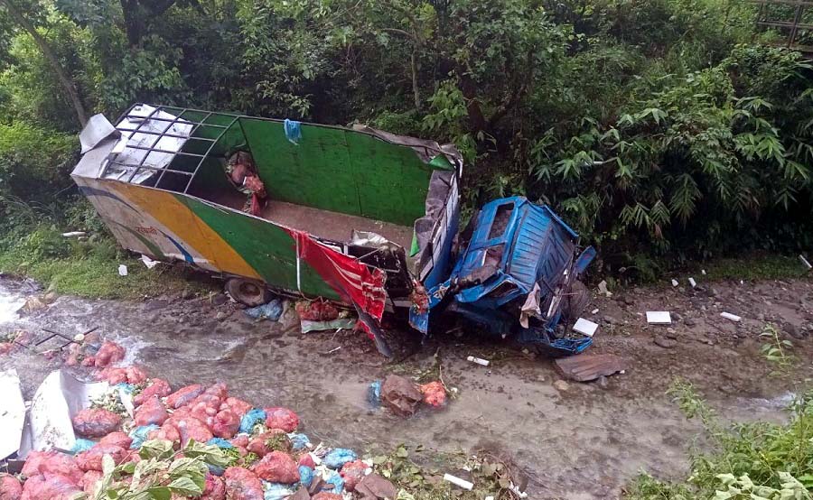 भीमफेदीमा तरकारी बोकेको ट्रक दुर्घटना, एक जनाको मृत्यु