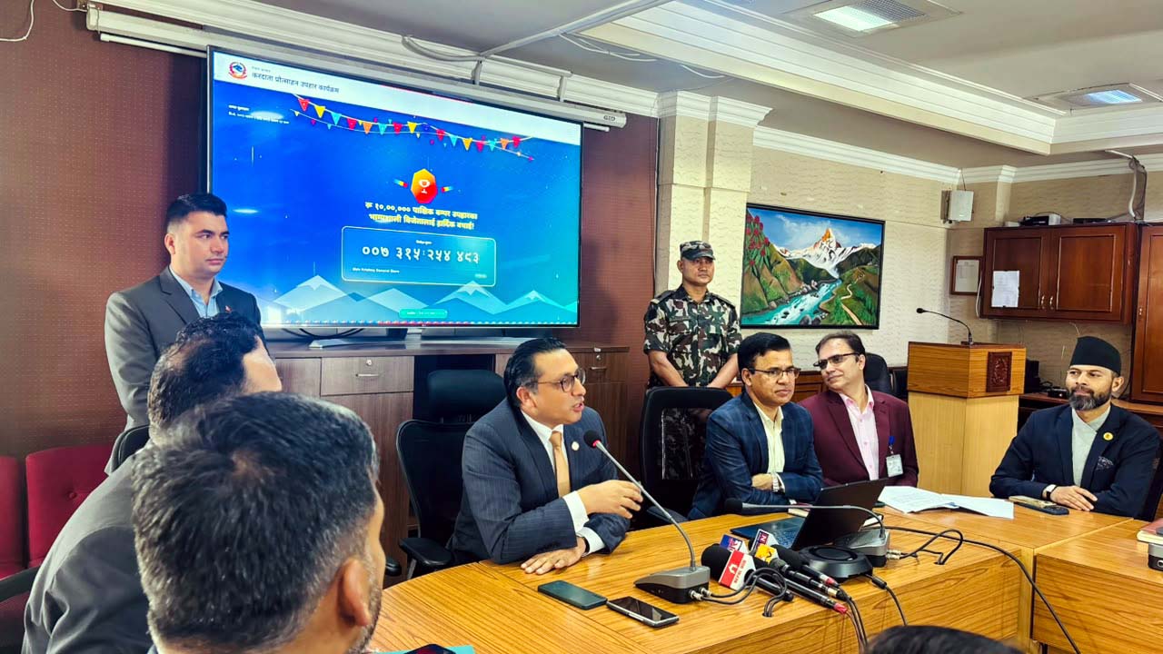 २५० को सामान किन्दा १० लाख पुरस्कार