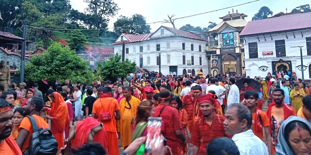आज साउनको तेस्रो सोमबार, पशुपतिनाथलगायत देशभरका शिवालयमा श्रद्धालुो घुइँचो