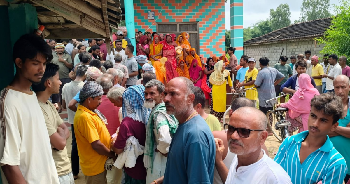 रासायनिक मलको हाहाकार, बर्दिबासमा मलका लागि किसानको लामो लाइन
