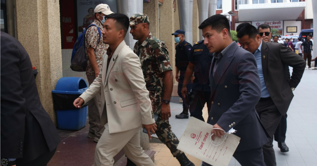 त्रिवि शिक्षण अस्पताल पुगे गृहमन्त्री, रवीन्द्र मेहताका परिवारसँग भेट