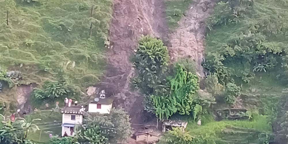 बाजुरामा पहिरोले सात घर तथा गोठमा क्षति