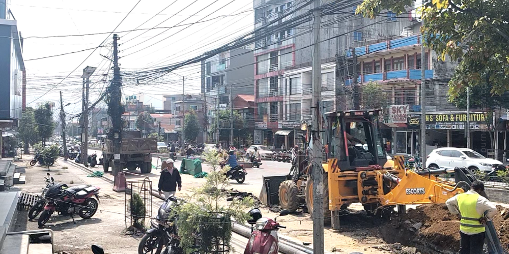 चार वर्ष बित्दा पनि पोखरामा विद्युत् तार भूमिगत गर्ने काम अधुरै, डिसेम्बर २०२६ सम्म सक्न चुनौती