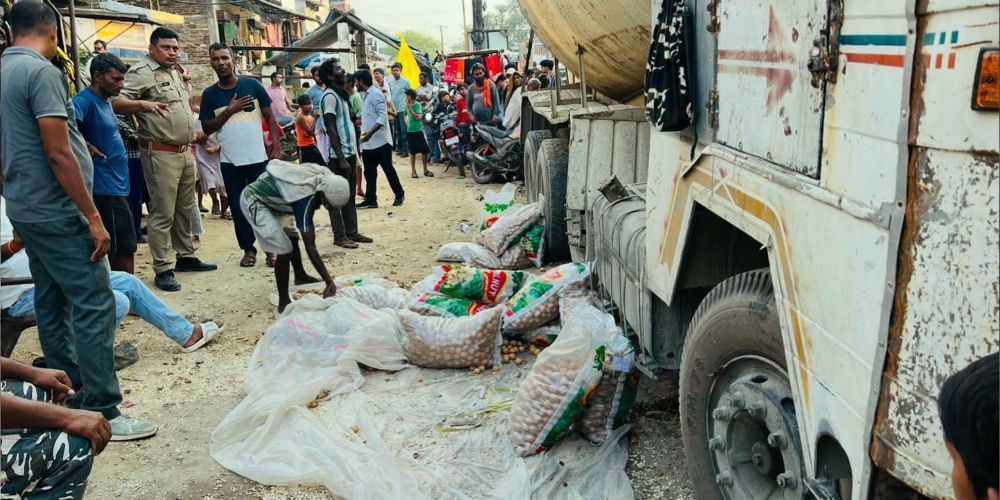 खुनुवा नाकामा दुई ट्रकबाट ओखर र फर्सीका बियाँ बरामद, चालक–सहचालक नियन्त्रणमा